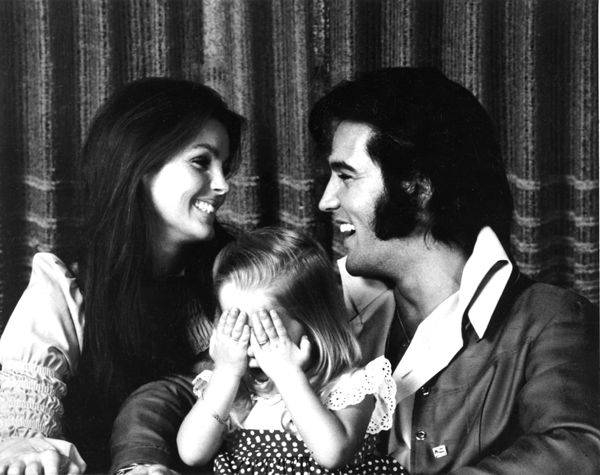 Elvis Presley 1971 With Pruscilla & Lisa.jpg