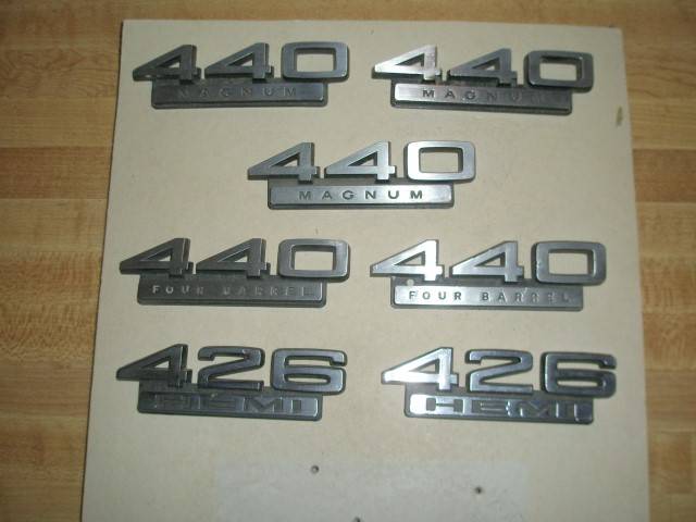 Emblems 440 Magnum 4bbl. 426 Hemi 001 (Small).JPG