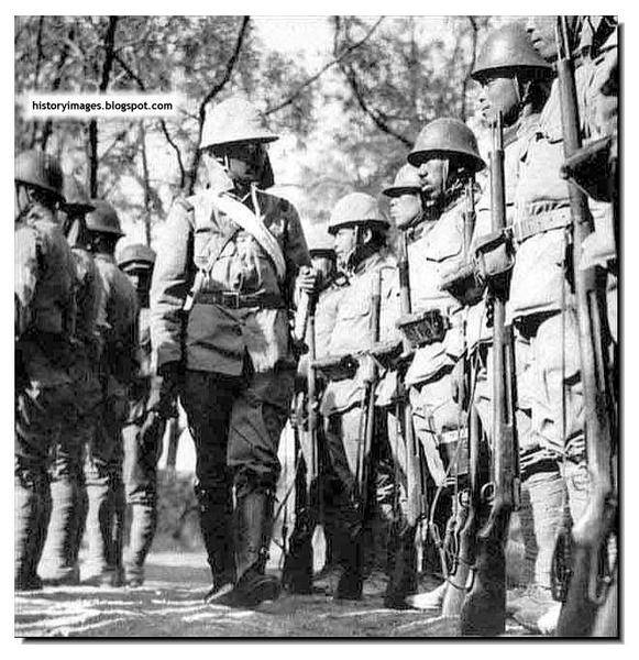 emperor-hirohito-inspects-his-troops.jpg