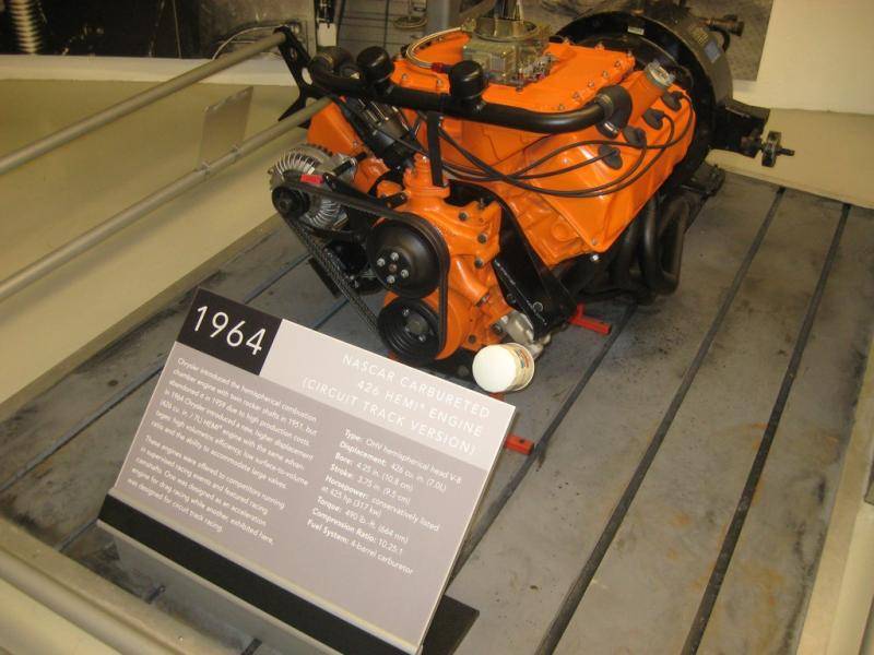 Engine 426ci Hemi Edelbrock RR1 Rat Roaster 4bbl 1964 Plymouth NASCAR Engine.jpg