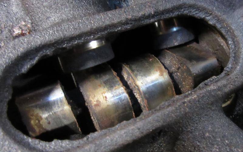 engine_teardown_camshaft_02.JPG