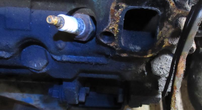 engine_teardown_head_bolts_01.JPG