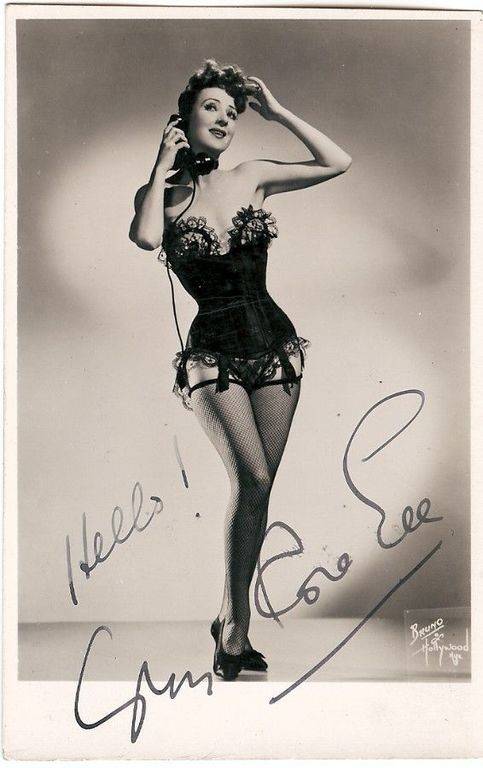 f4fc574797e8d093f8b284432ddaaca6--vintage-corset-vintage-burlesque.jpg