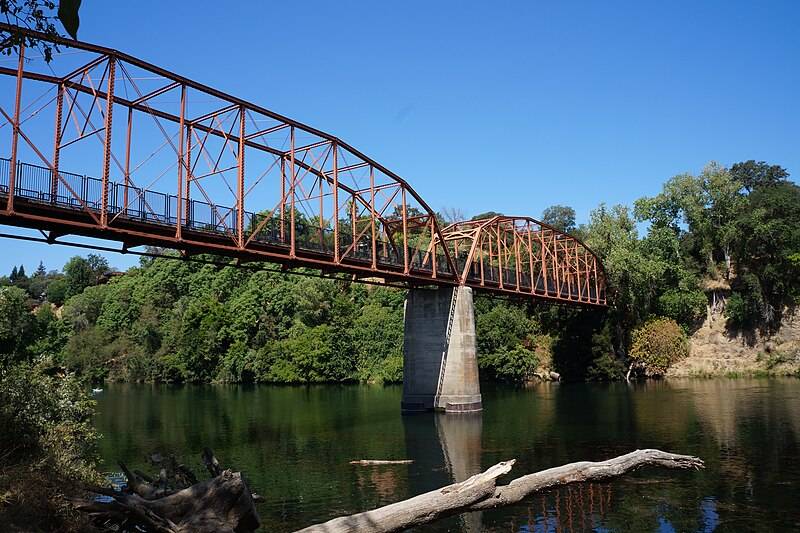 Fair_Oaks_Bridge_Below.JPG