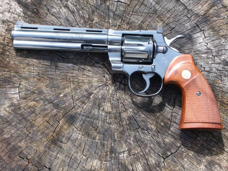 Flickr_-_~Steve_Z~_-_Colt_Python_6__Barrel_3.jpg