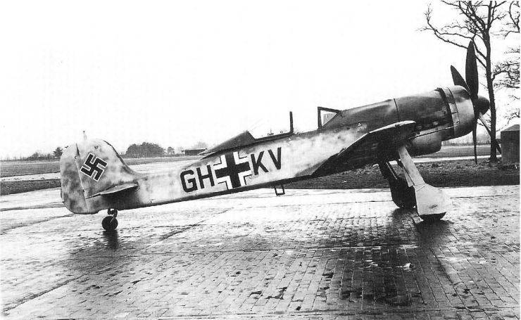Focke-Wulf-Fw-190-V32-GHKV-WkNr-U1.jpg