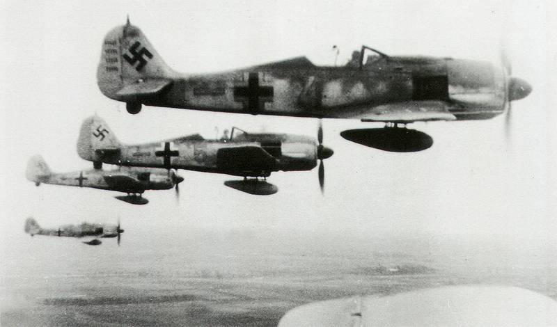 Focke-Wulf-Fw-190A7-6.JG26-Brown-4-Waldemar-Radener-Coesfeld-Stevede-May-4-1944-02.jpg