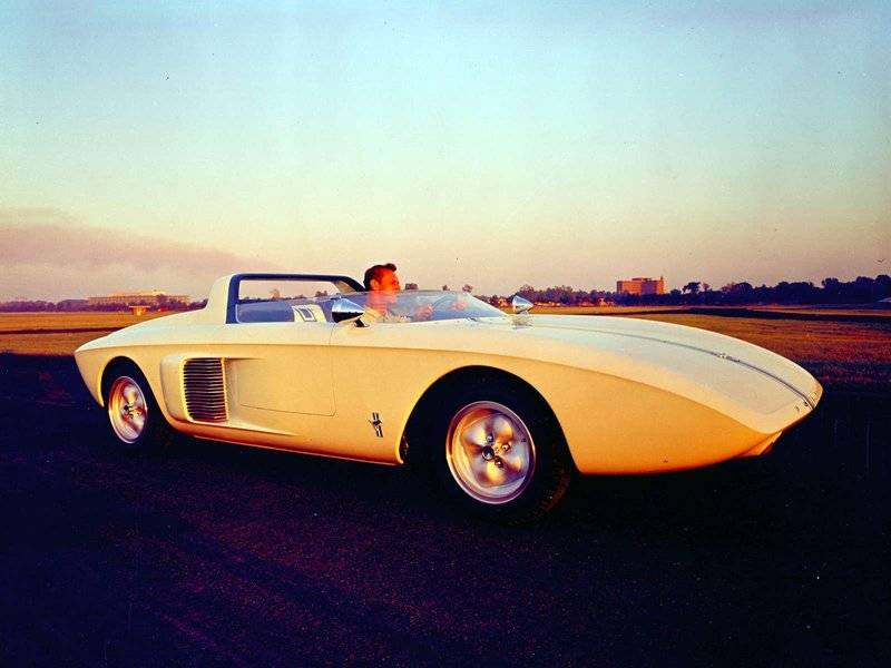 Ford_Mustang_Roadster_Concept_Car_1962.jpg