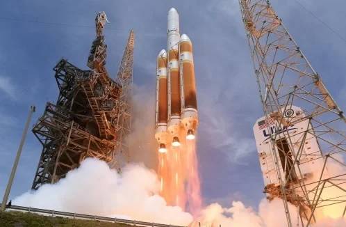 From-Florida-ULA-Delta-IV-Heavy-lifts-off-for-final-time~2.jpg
