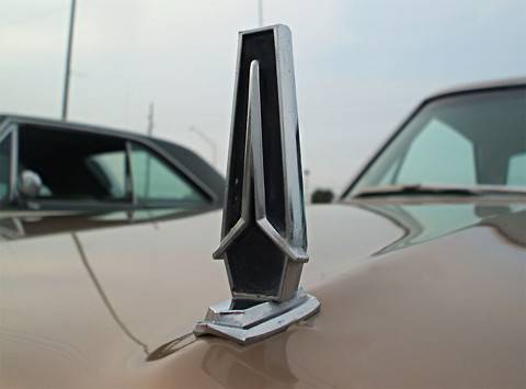 fs_1967_Plymouth_Belvedere_II_hood_ornament.jpg