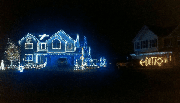 funny-christmas-lights-ditto-house.png