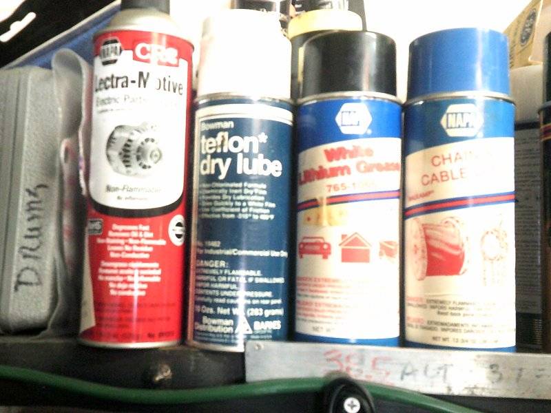 Garage Lubes & penatrents on shelfs 003.JPG