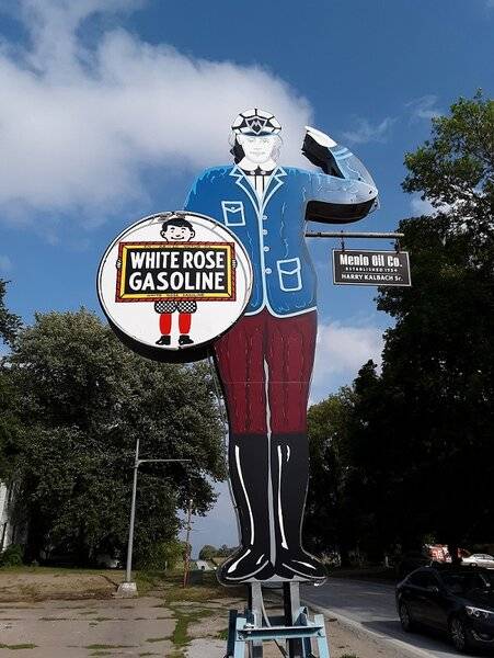gas man sign.jpg