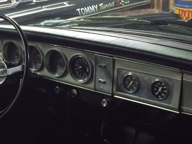 Gauges in dash.JPG