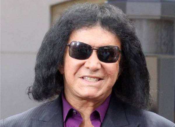 Gene-Simmons-Cotton-Hair.jpg