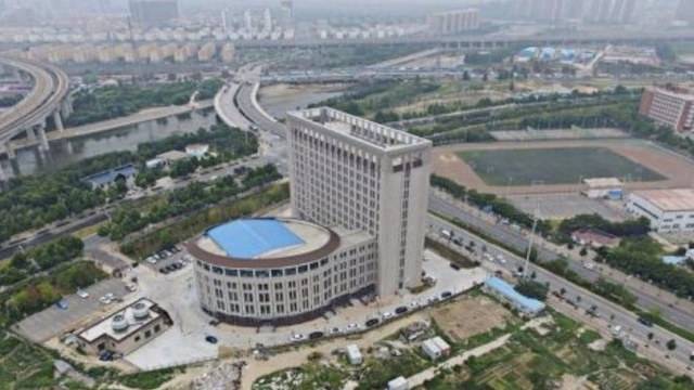 giant-toilet-building.jpg