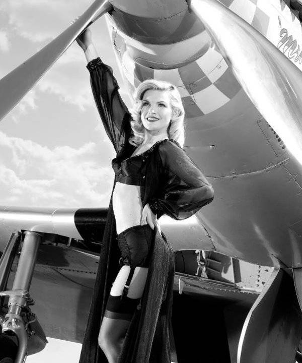 girls-plane-600-19.jpg