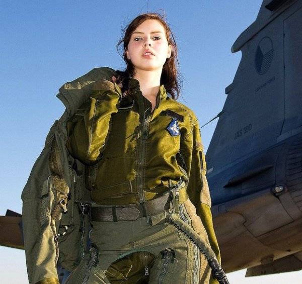 girls-plane-600-5.jpg