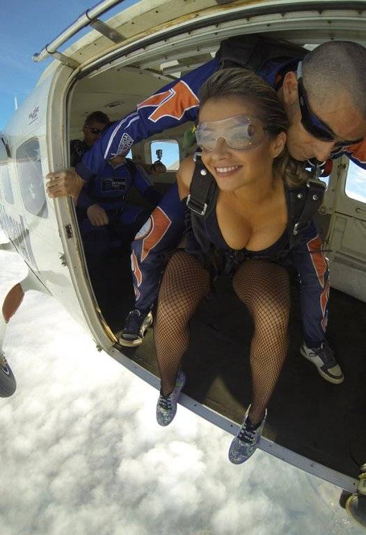 girls-plane-600-50.jpg