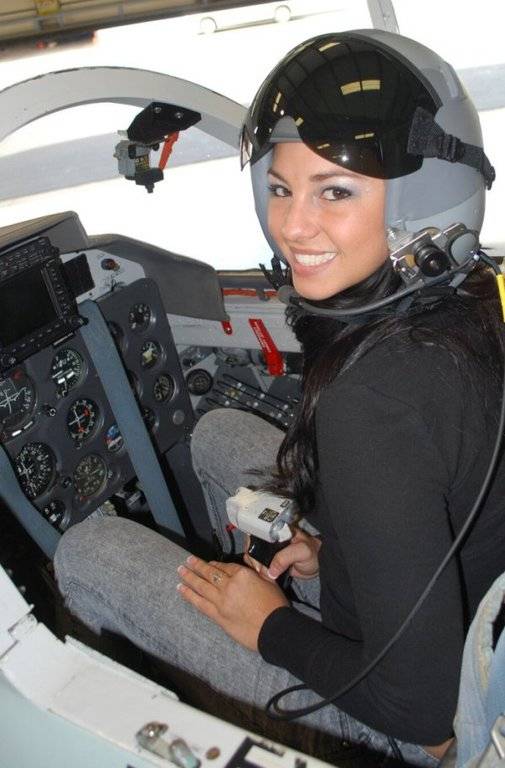 girls-plane-600-55.jpg