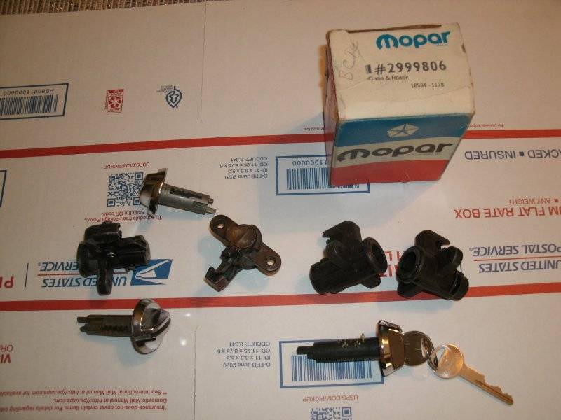 Glove Box Lock NOS Hemi parts Tractor tires 003.JPG
