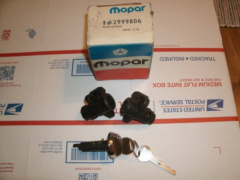 Glove Box Lock NOS Hemi parts Tractor tires 004.JPG
