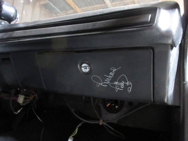 glovebox_02_Petty_signature.JPG