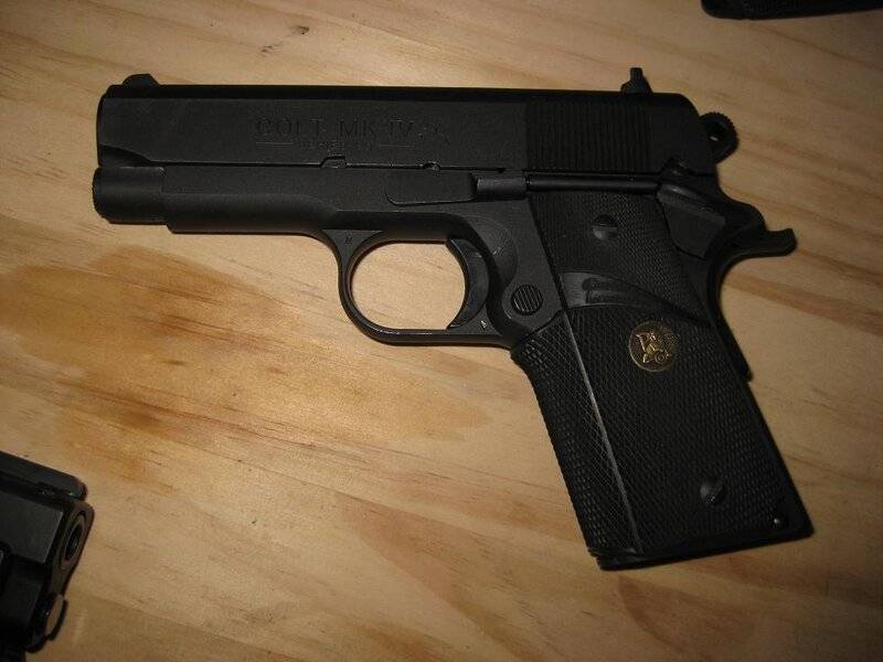 Gun Colt Compact Combat Commander MarkIV .45acp.jpg