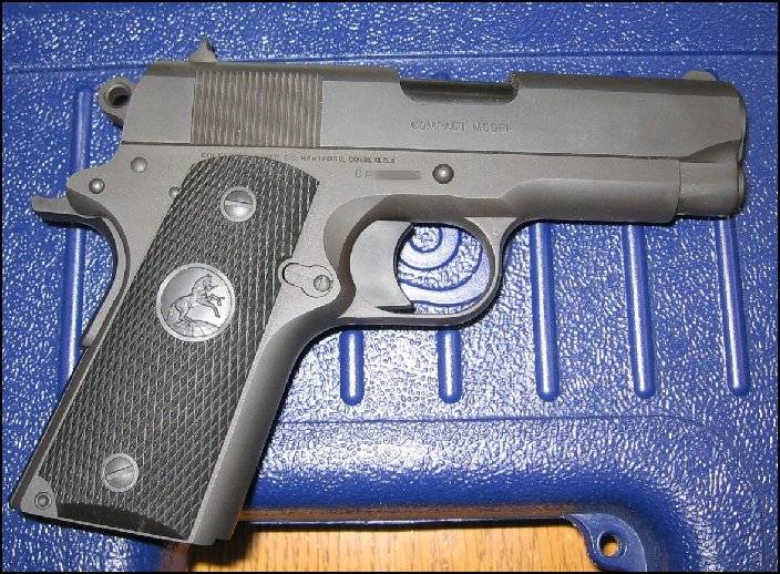 Gun Colt Compact Commander 1911A1.jpg