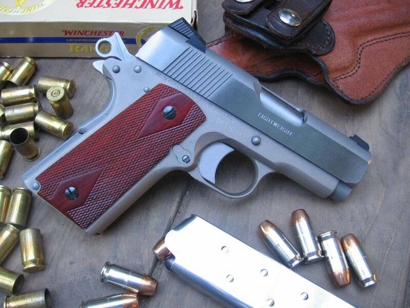 Gun Colt Lightweight Defender Stainless.jpg