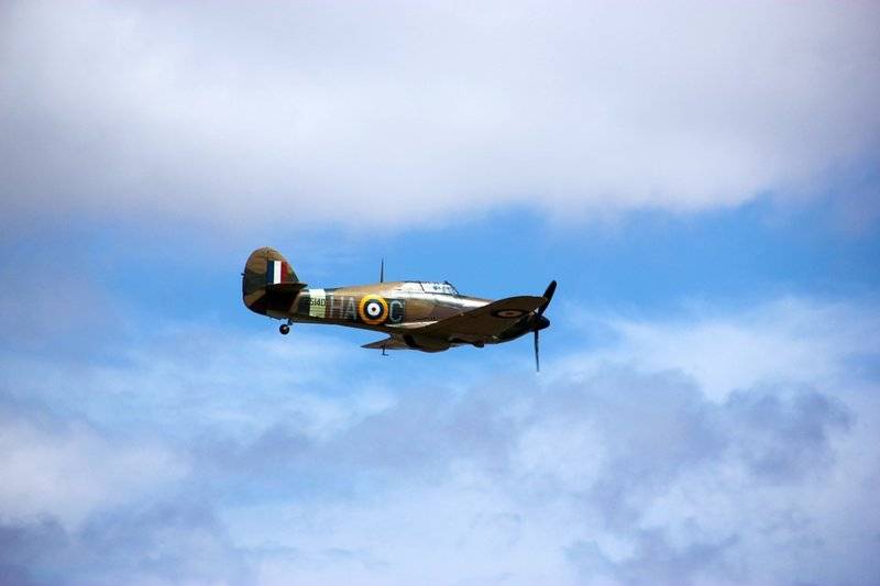 hawker-hurricane-4087116_960_720.jpg