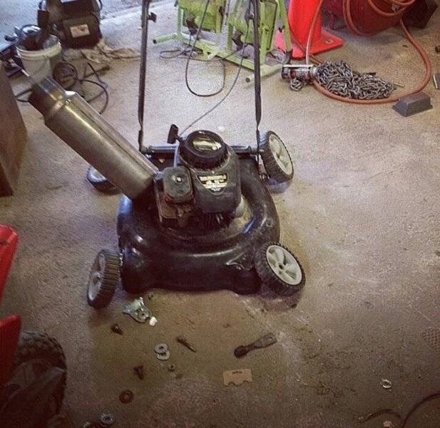 hellaflush-lawn-mower-with-huge-muffler-shows-how-ricers-fail-88589_1.jpg