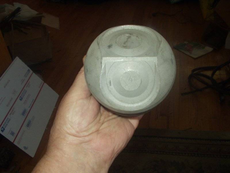 HEMI PISTONS 1.JPG