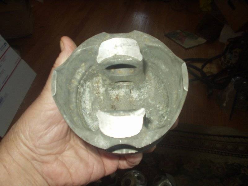 HEMI PISTONS 2.JPG