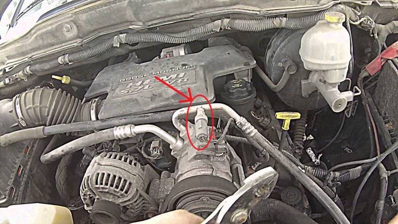 hemi underhood.jpg