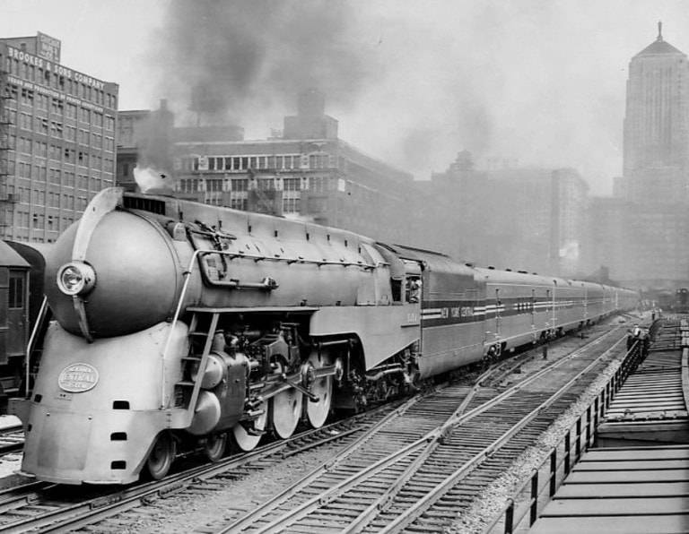 history-of-chicago-transportation-20th-century-limited-railroad-train-min.jpg