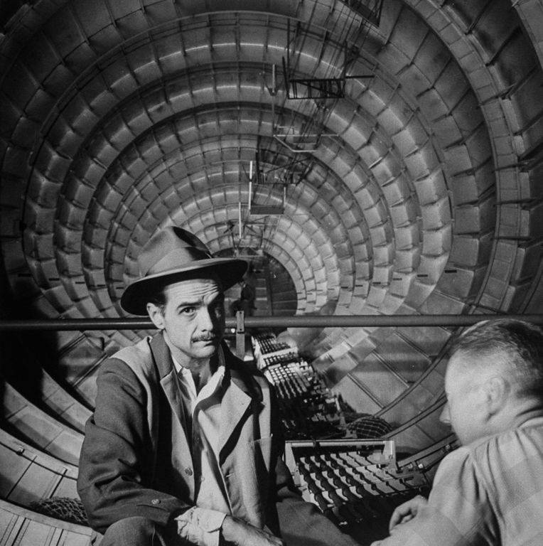 http%3A%2F%2Fa.amz.mshcdn.com%2Fwp-content%2Fuploads%2F2015%2F08%2Fsprucegoose-16.jpg