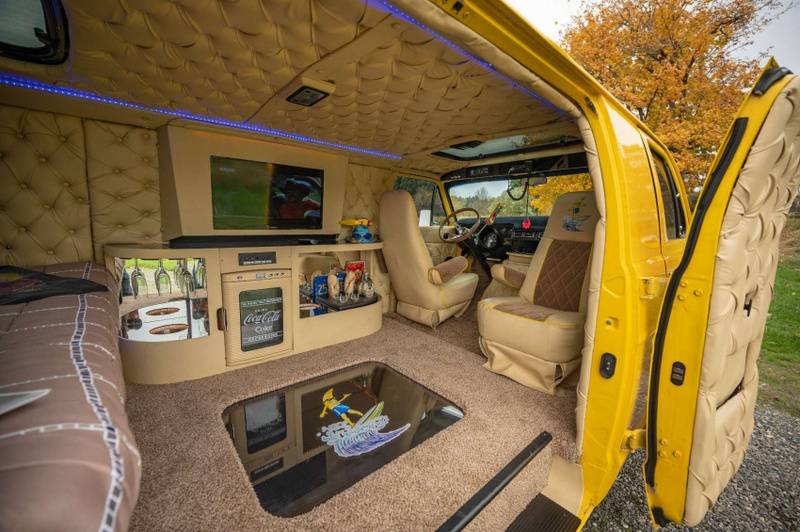is-yellow-dodge-vans-interior-gives-an-80s-vibe-for-when-youre-feeling-nostalgic-163820606915749.jpg