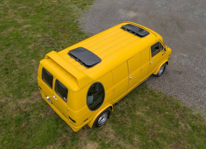 is-yellow-dodge-vans-interior-gives-an-80s-vibe-for-when-youre-feeling-nostalgic-163820606956913.jpg