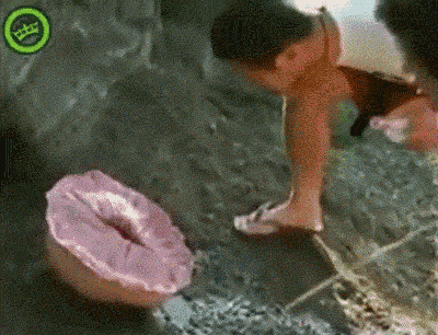 isso_sim_e_bizarro.gif