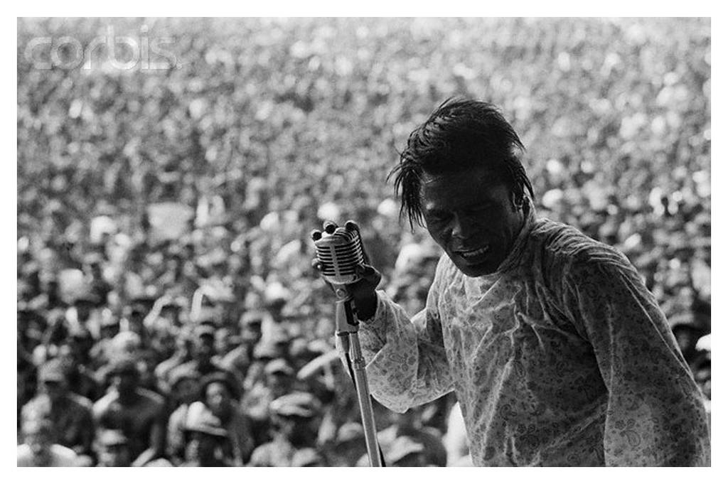 james-brown-performs-for-american-soldiers-in-vietnam-1968-christian-simonpietri.jpg