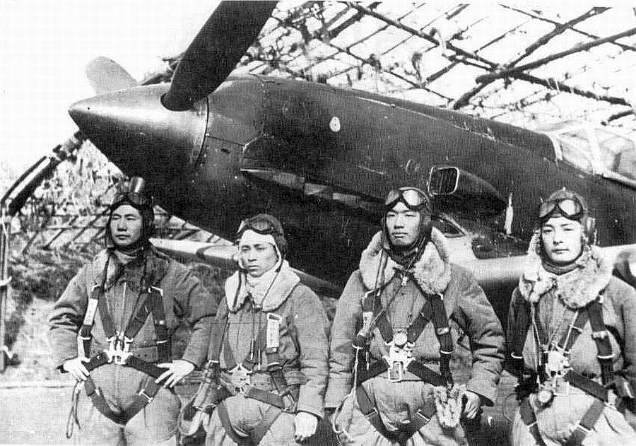 Летчики японии. Японские летчики камикадзе. Камикадзе 1944. Японские летчики камикадзе второй мировой войны. Камикадзе летчики смертники.