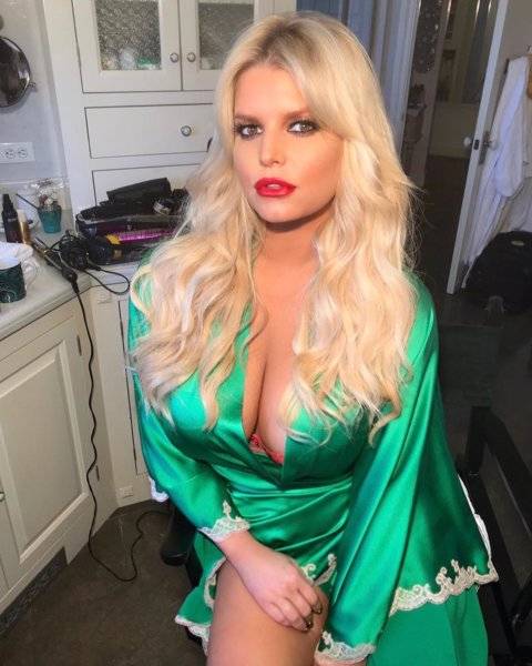 Jessica-Simpson-Sexy-4-thefappeningblog.com_.jpg