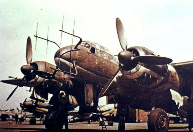 Junkers-Ju-88G-fitted-with-FuG220-radar-01.jpg