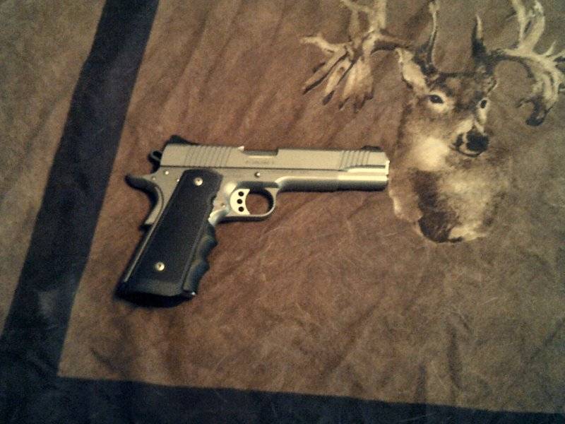 Kimber .45acp with finger grips & magwell 004.JPG