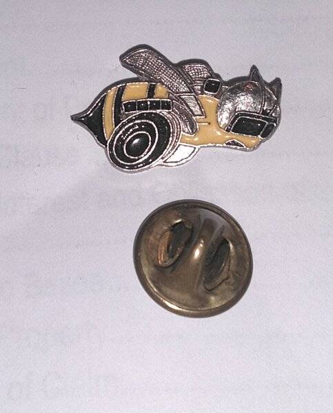 1968  SUPER  BEE lapel pin tie tac hat pin hatpin GIFT BOXED 