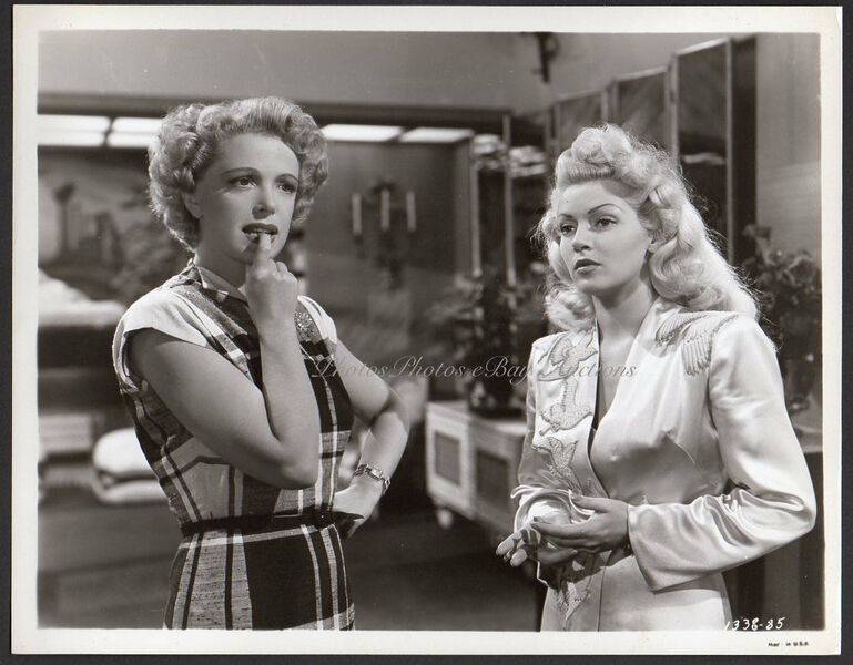 LANA-TURNER-Natalie-Schafer-1945-VINTAGE-ORIG-PHOTO.jpg