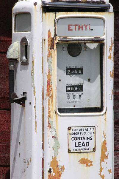 lead_gas_pump.jpg