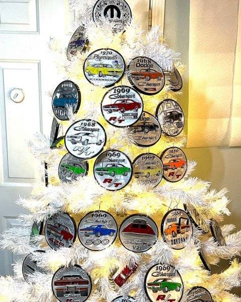 Lees Mopar Christmas Tree.jpg