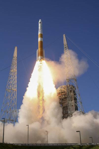 liftoff-delta-iv-gps-iii-sv-2_48599660286_o-640x960.jpg